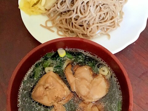 塩麹漬け鶏モモとほうれん草の盛り蕎麦。